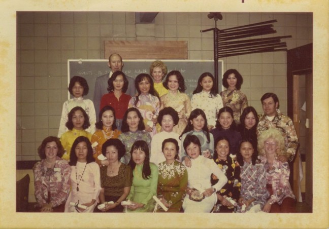 Tippi Hedren and the first 20 Vietnamese manicurists, upon receiving their cosmetology licenses in 1975. Photo courtesy of Thuan Le.